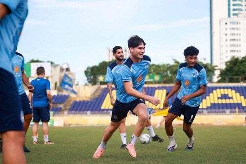 SLNA đăng ký trung vệ Việt kiều cao 1m89, ĐT Việt Nam có thêm lựa chọn