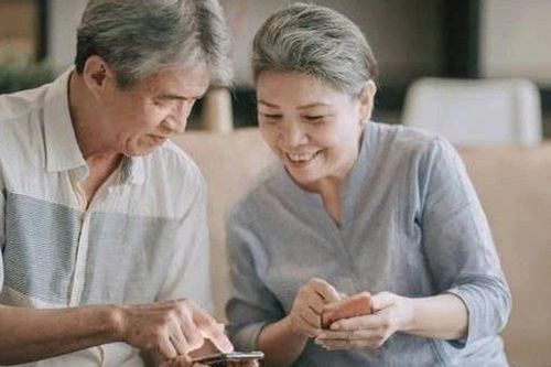 Sau tuổi 50, gia đình có 3 dấu hiệu này: Tuổi già thường dễ an yên, phúc lành tự nhiên tìm đến