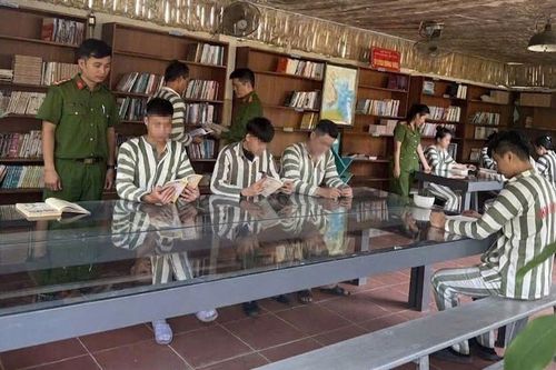 Những cuốn sách gieo mầm hướng thiện trong trại tạm giam Đà Nẵng