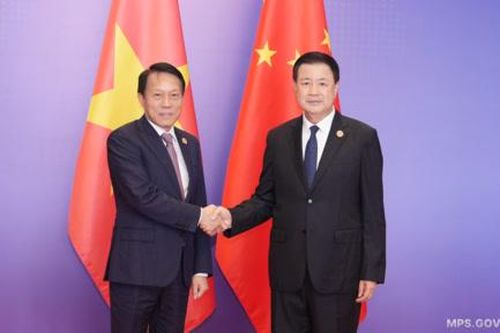 Bộ trưởng Lương Tam Quang hội đàm với Bộ trưởng Bộ Công an Trung Quốc Vương Tiểu Hồng