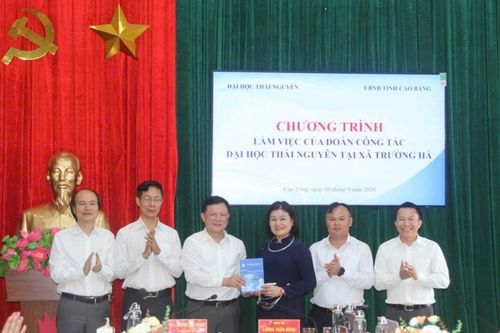 Đại học Thái Nguyên đưa công nghệ, STEAM và y tế số đến xã biên giới Trường Hà