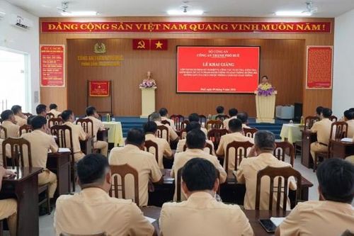 CSGT Công an thành phố Huế: Vững nghiệp vụ, chuẩn tác phong, mạnh công nghệ