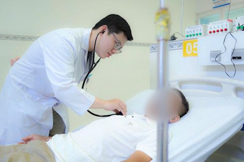 Người đàn ông đột ngột ngưng tim khi đang ăn tối