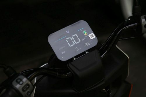 Phụ huynh chọn VinFast Flazz Max để con tự chủ hơn