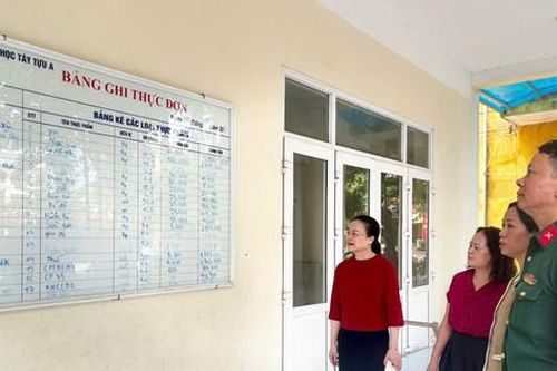 Phường Tây Tựu kiểm tra công tác tổ chức suất ăn bán trú