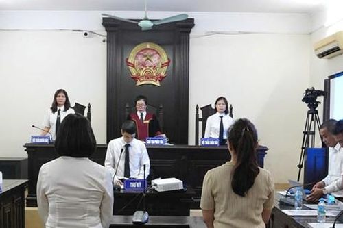 Chỉ vì tranh chấp khoảng không, hai phụ nữ phải hầu toà