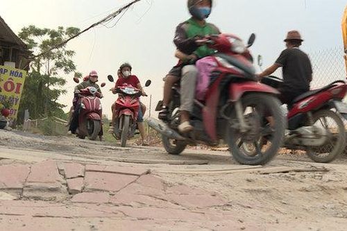 Phường Yên Nghĩa: Bao giờ người dân hết khổ vì đường sụt lún?