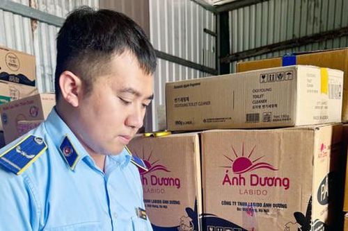 Quản lý thị trường Hà Nội liên tục phát hiện hàng lậu trên địa bàn phường Việt Hưng