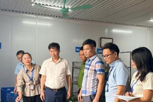 Xã Trung Giã kiểm soát chặt bữa ăn bán trú