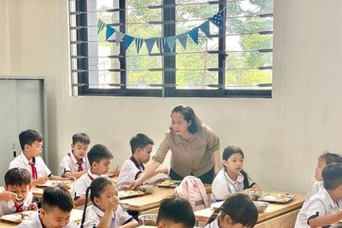 Xã Bình Minh: Siết chặt quản lý, bảo đảm chất lượng bữa ăn bán trú học đường