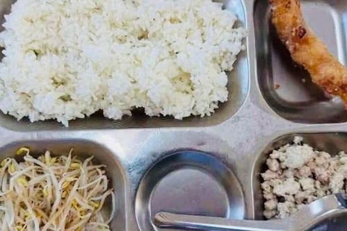 Hà Nội chỉ đạo khẩn trương làm rõ vụ bữa ăn bán trú 'lèo tèo' tại Trường Tiểu học Trung Giã B
