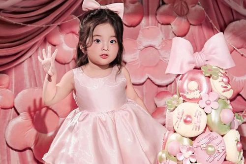 Nhân sinh nhật 3 tuổi con gái Lisa, Khánh Thi nhắn gửi: 'Mong con một đời bình an, khỏe mạnh'