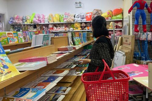 Hải Phòng: Chật vật tìm mua sách giáo khoa cho con