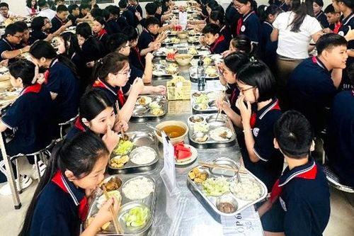 Bài toán quản trị và nề nếp bán trú tại trường học quy mô lớn sau sáp nhập