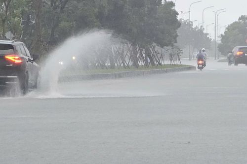 Huế cảnh báo các kịch bản mưa lớn, điều tiết 2 hồ chứa thủy điện