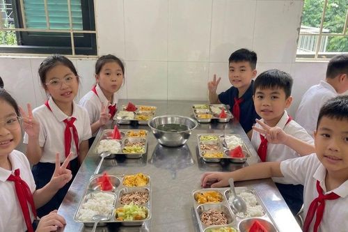 Thực đơn bán trú đủ dinh dưỡng giúp trẻ phát triển toàn diện