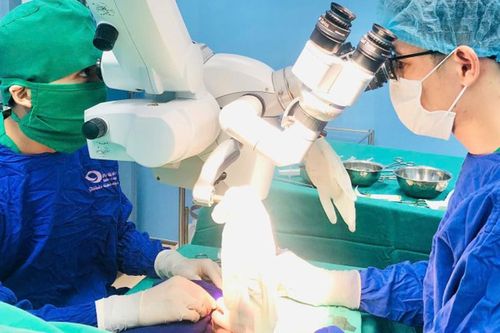 Vi phẫu cứu bàn tay gần đứt lìa cho nam thanh niên 21 tuổi