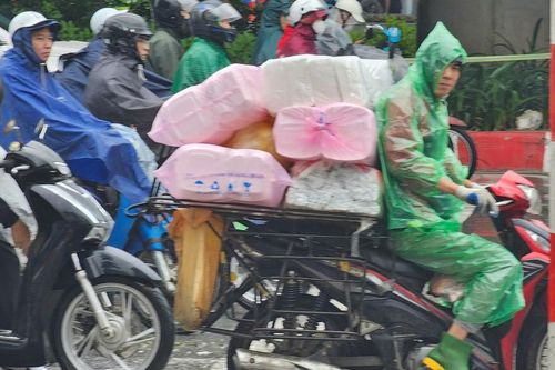 Không khí lạnh bắt đầu gây mưa cho miền Bắc, nhiệt giảm mạnh từ đêm nay