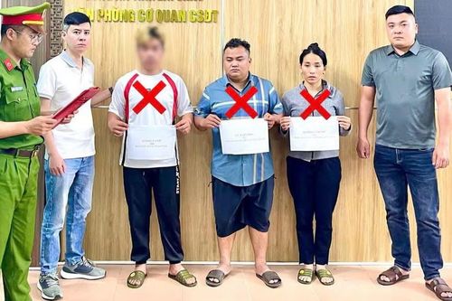 Bé gái 14 tuổi cầu cứu khi anh trai 'tiếp tay' bán cho người nước ngoài
