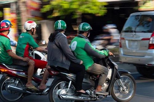 Vì đâu hàng nghìn lái xe công nghệ Grab 'rủ nhau' tắt app trong 2 ngày?