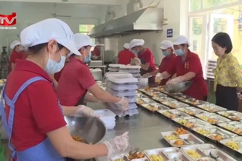 Hà Nội siết chặt quản lý bữa ăn bán trú