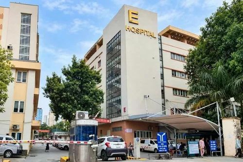Bệnh viện E đình chỉ nhân viên liên quan đến phản ánh nhận tiền tại Khoa Xạ trị