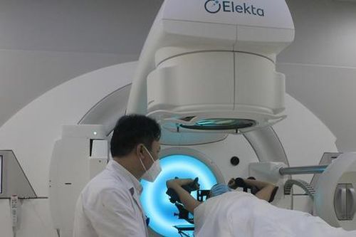 Bộ Y tế yêu cầu xác minh phản ánh 'kẹp tiền vào sổ' tại Bệnh viện E