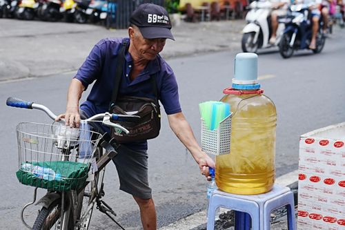 Tiệm vàng TP.HCM chi hơn 1,5 triệu đồng/ngày làm trà đá miễn phí