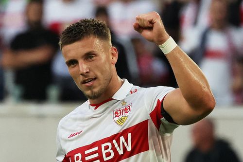 Cầu thủ lập hat-trick trong 12 phút ở Champions League