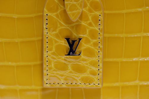 Louis Vuitton thất thế sau tranh chấp với hãng trà sữa Trung Quốc