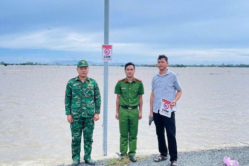 An Phú treo biển 'Cấm tắm - lội' tại các khu vực nguy hiểm