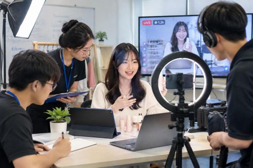 Môn học mới trên giảng đường: Sinh viên lên sóng livestream để lấy điểm