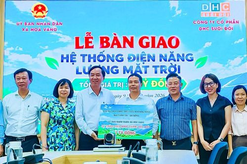 Hòa Vang tiếp nhận hệ thống điện năng lượng mặt trời trị giá 1 tỷ đồng