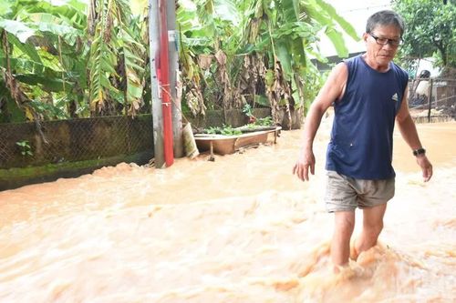 Hàng trăm hộ dân ngập lụt do nước sông Buông dâng cao