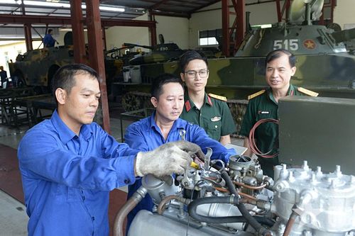 Tự chủ sửa chữa khí tài