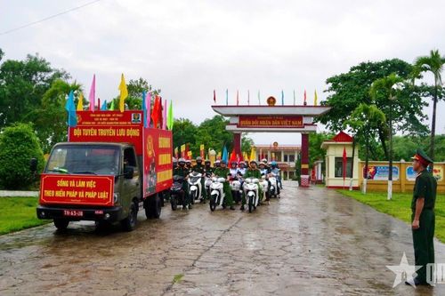 Lữ đoàn 683 (Cục Xe máy - Vận tải): Nâng cao hiệu quả phổ biến, giáo dục pháp luật tại Quảng Trị