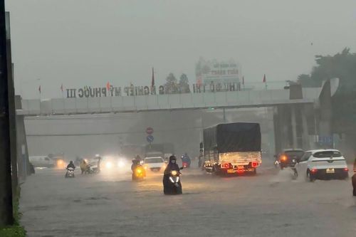 Mưa lớn gây ngập một số tuyến đường tại TP Hồ Chí Minh