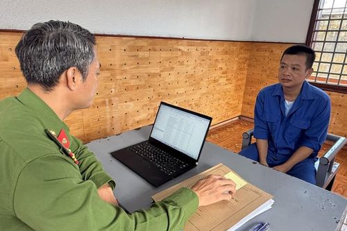 Nhóm cán bộ quản lý bảo vệ rừng nhận hối lộ hằng tháng để 'thông đường' cho gỗ lậu