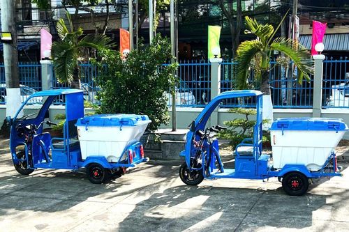 Thử nghiệm vận hành xe điện thu gom rác