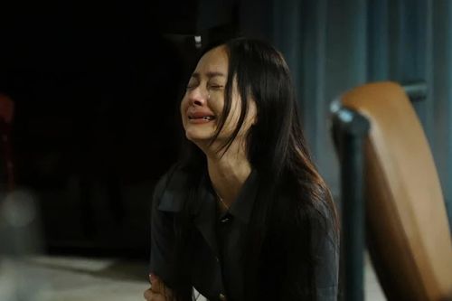 Diễn viên Lan Phương khóc hết nước mắt gây 'ám ảnh' cho khán giả khi kết hợp với hai 'nam thần trăm tỷ'