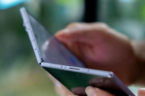 Smartphone gập định hình tương lai của điện thoại cao cấp