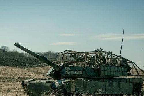 UAV Nga tràn ngập chiến trường, xe tăng Abrams Ukraine không dám ra trận