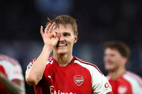 Arsenal thắng trận ra quân Champions League