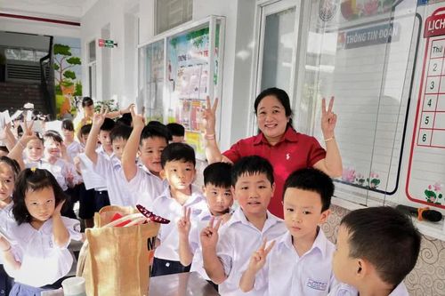 TPHCM đẩy mạnh khám sức khỏe đầu năm, chăm lo toàn diện thể chất học sinh