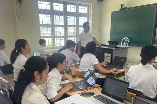 Xây dựng môi trường để học sinh được nghe, nói và sử dụng tiếng Anh thường xuyên
