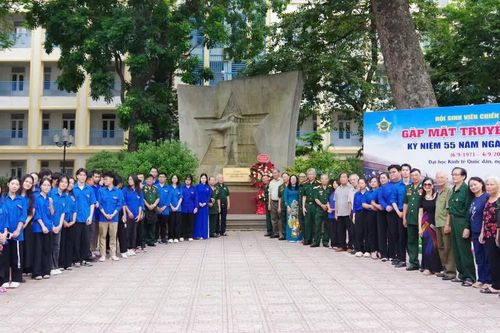 Xúc động cuộc hội ngộ của những 'sinh viên - chiến sĩ' sau 55 năm