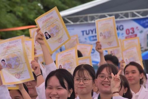 Bác sĩ trẻ ở TPHCM tình nguyện về trạm y tế xa trung tâm