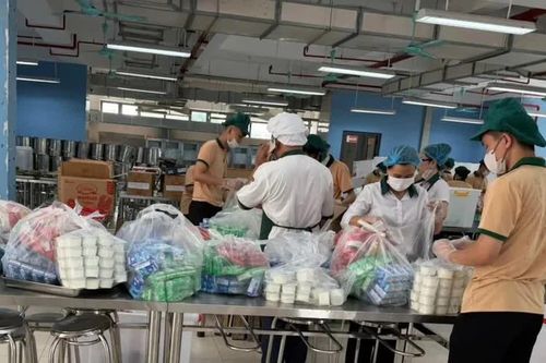 Vụ học sinh ăn trưa muộn, thiếu suất ở Hà Nội: Hiệu trưởng giải trình về chế độ phát ngôn