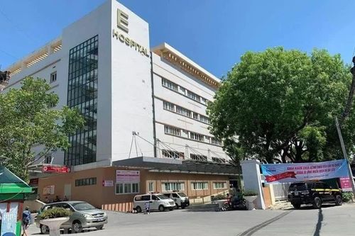 Giám đốc Bệnh viện E nói gì về việc nhân viên nhận tiền của bệnh nhân để được xạ trị sớm?