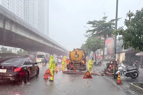 Hà Nội mưa lớn diện rộng, các điểm ngập rút nhanh sau cơn dông